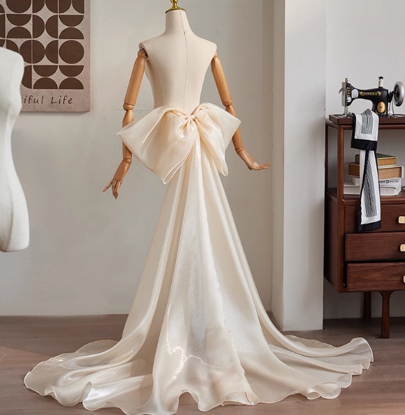 シャンパン色 ふっくら柔らかなバックリボン 光沢感 ふわふわ 可愛い 結婚式