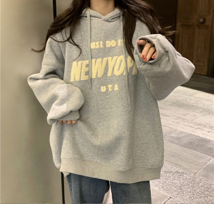 オーバーサイズ フロントロゴ ボアロゴトップス プルオーバー フーディー パーカー ミディアム丈 長袖 萌袖 ドロップショルダー フード付き かわいい 大人可愛い シンプル カジュアル おしゃれ