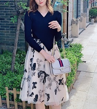 レディース ワンピース 長袖 バタフライ刺繍入り【2色】ブラックアプリコット Aライン