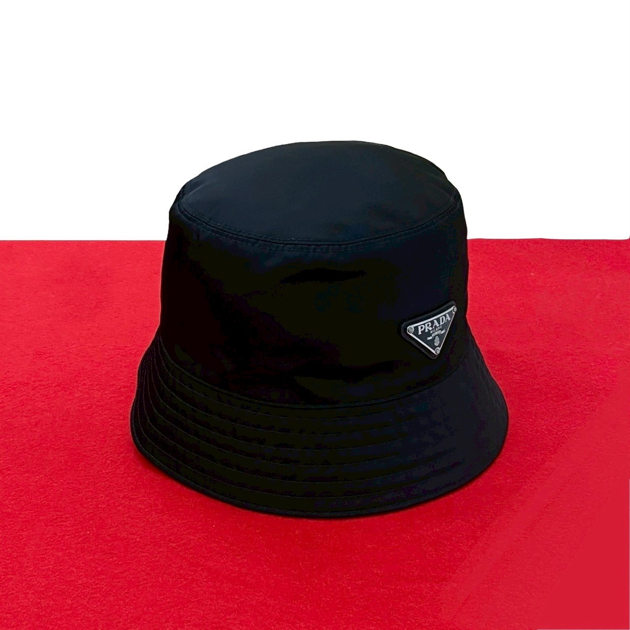 Re-Nylon 三角ロゴ 金具ハット ナイロン ブラック 82000