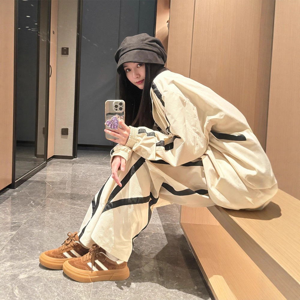 UV カット 無地 冷感素材 高級感のある女性用アウトドアスポーツウェアセット秋用ゆったりジャケットとファッショナブルなワイドレッグパンツの2点セット