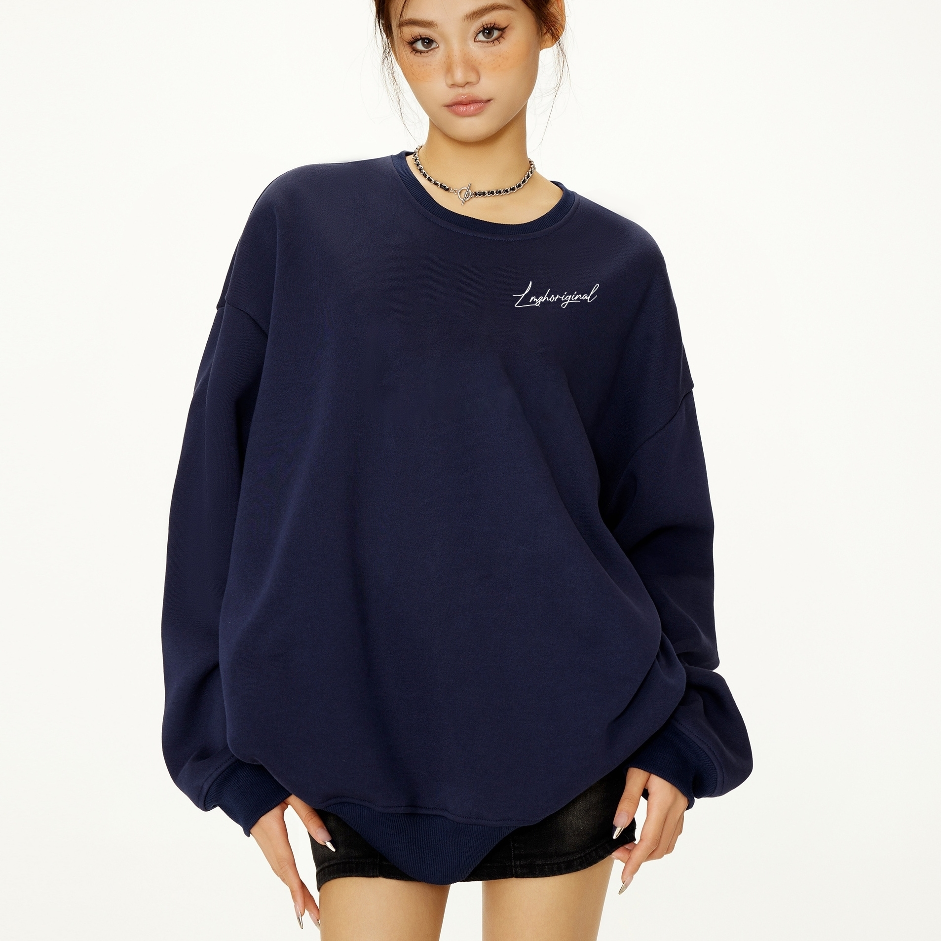 トップス セーター 長袖 クルーネック プルオーバー ミディアム丈 バックプリント かわいい 大人可愛い きれいめ シンプル 上品 おしゃれ かっこいい カジュアル こなれ感 個性的 ラフ ルーズ