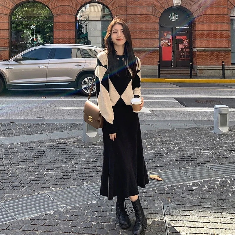 黒白コントラストカラーワンピース冬服レディースセットアップ上下二点韓国ファッションニットセータープリーツスカート