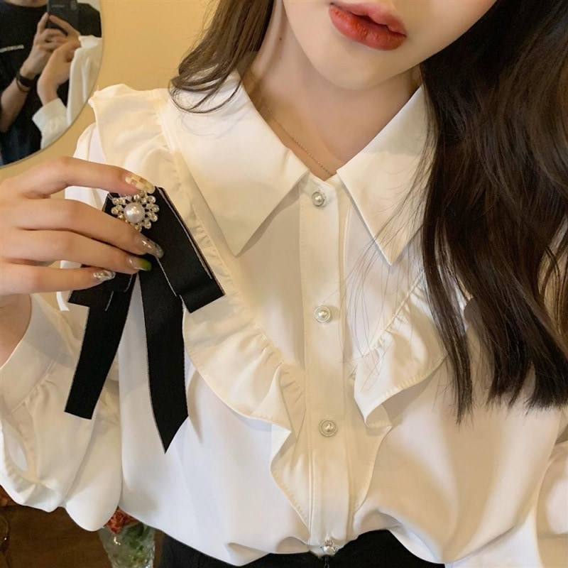 【1つ買うと10つ無料】秋の蝶のコサージスイートアンドシックスカレッジスタイル多目的ホワイトシャツ女性秋の薄いスタイル2025