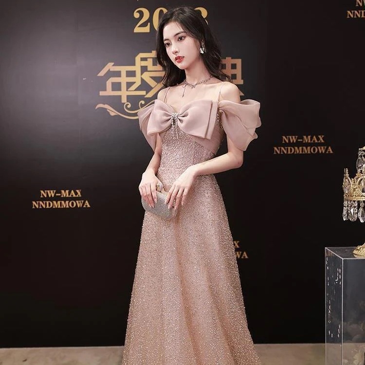 女性のためのワンショルダーイブニングドレス2024夏の宴会気質重工業サスペンダーフローアートテストドレス