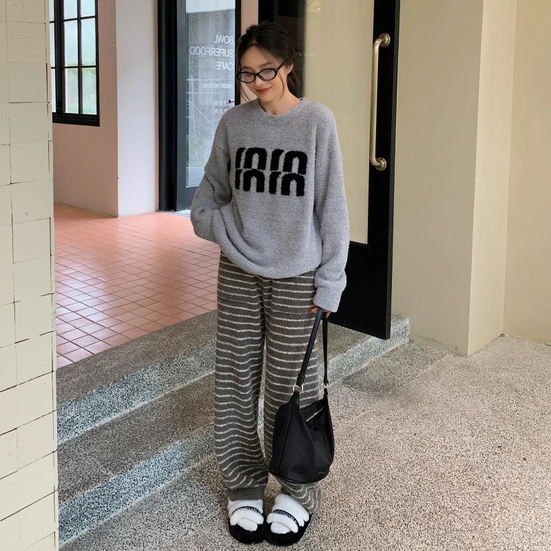 ルームウェア レディース 部屋着 上下セット 冬 着る毛布 ふわもこ クルーネック プルオーバー ルームウェア 裏起毛 ボーダー柄 秋冬 い 可愛い 女性 ナイトウェア ボーダーパンツ ラウンドネック 8,201円