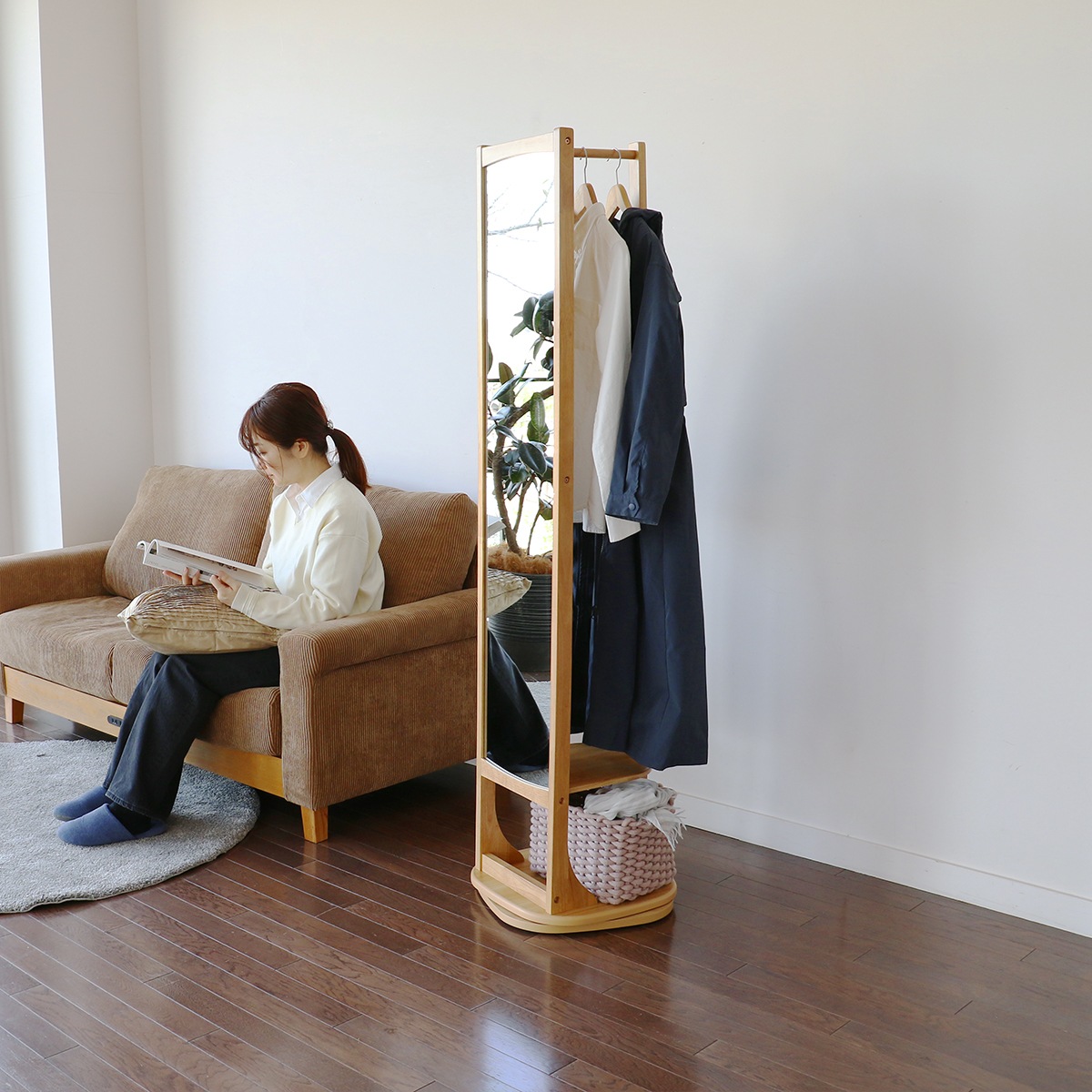 スタンドミラー 姿見 全身鏡 おしゃれ ナチュラルモダン 自立 回転 ハンガーラック 木製 飛散防止 15,901円