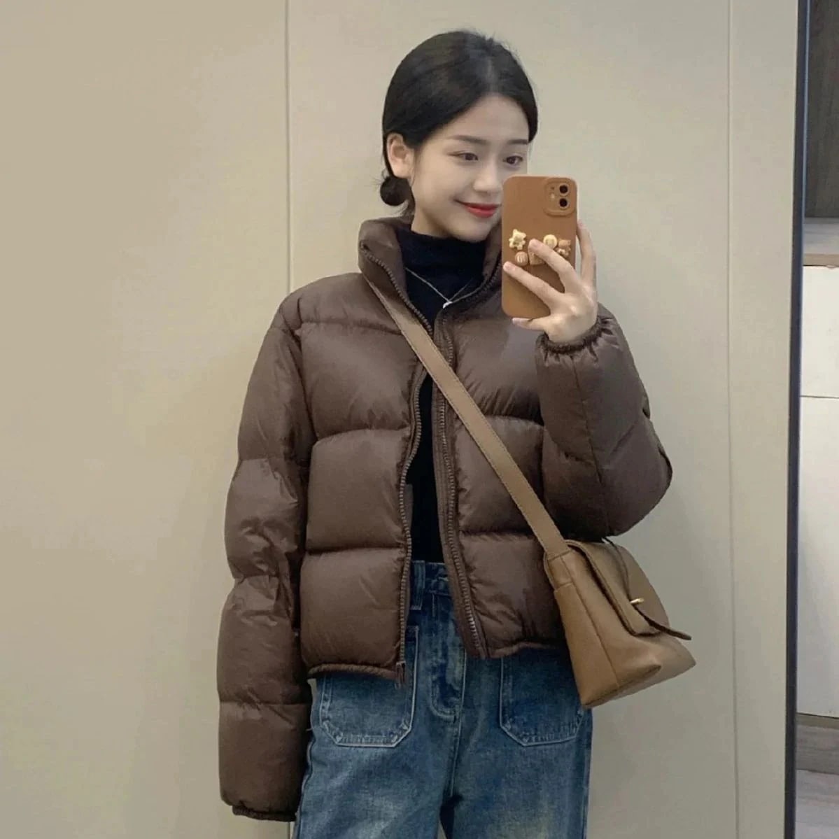 【送料無料】白鴨絨毯反季ケン豆ダウンジャケット女性の短いヨーロッパ版カレー色のゆるい立襟は腰の高いパン服の潮を厚くした ー レディース服