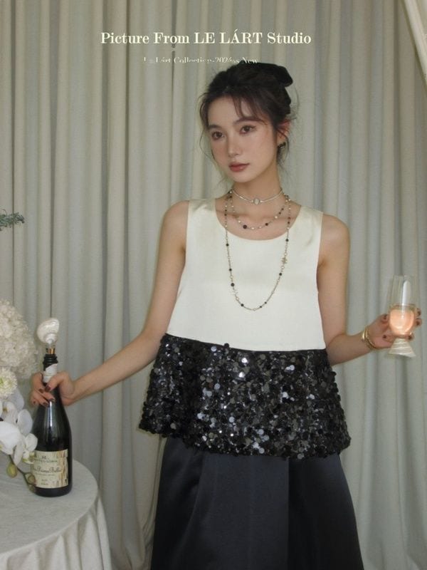 スパンコールをつなぎ合わせたノースリーブのタンクトップ女性新作ゆったりとしたぶつかり色のシンプルな雰囲気のトップス