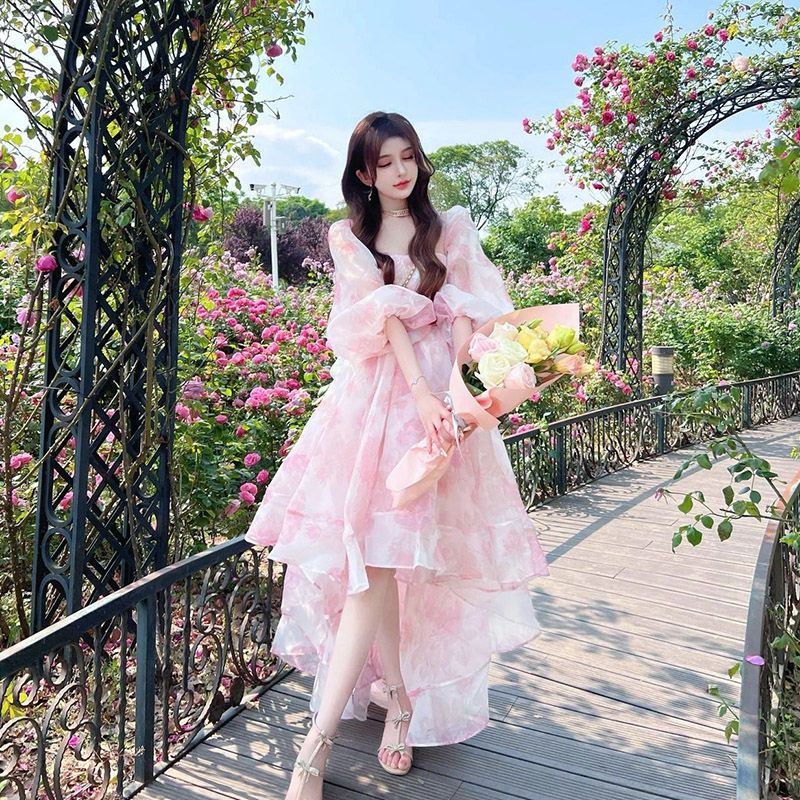 フレンチ高級感のある小人数デザインの茶休軽贅沢ワンピース女夏小花泡袖角襟仙女スカート