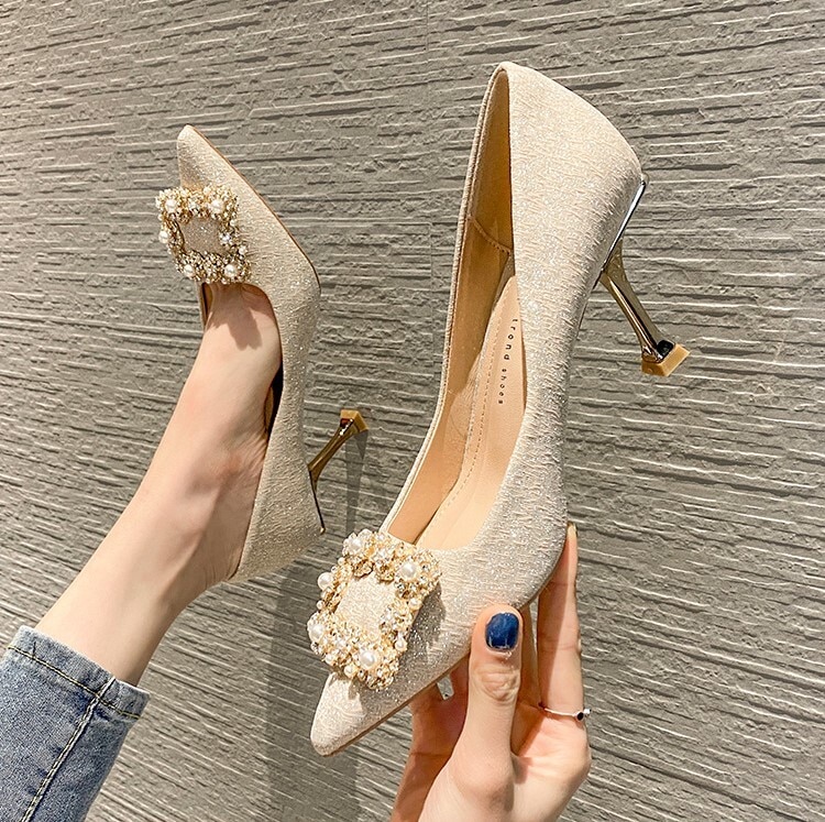 パンプス レディースパンプス ポインテッドトゥパンプス ヒール ポインテッドトゥ パール ビジュー キラキラ かわいい 大人可愛い 大人 おしゃれ お洒落 大人っぽい 女っぽ 主役級 存在感