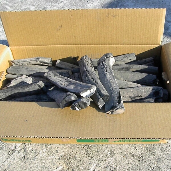 紀州備長炭 馬目半丸 ３kg 小分け 無地箱 和歌山県産 備長炭 日本製 国産 人気 半丸 ウバメガシ 炭火焼 焼き鳥 うなぎ キャンプ