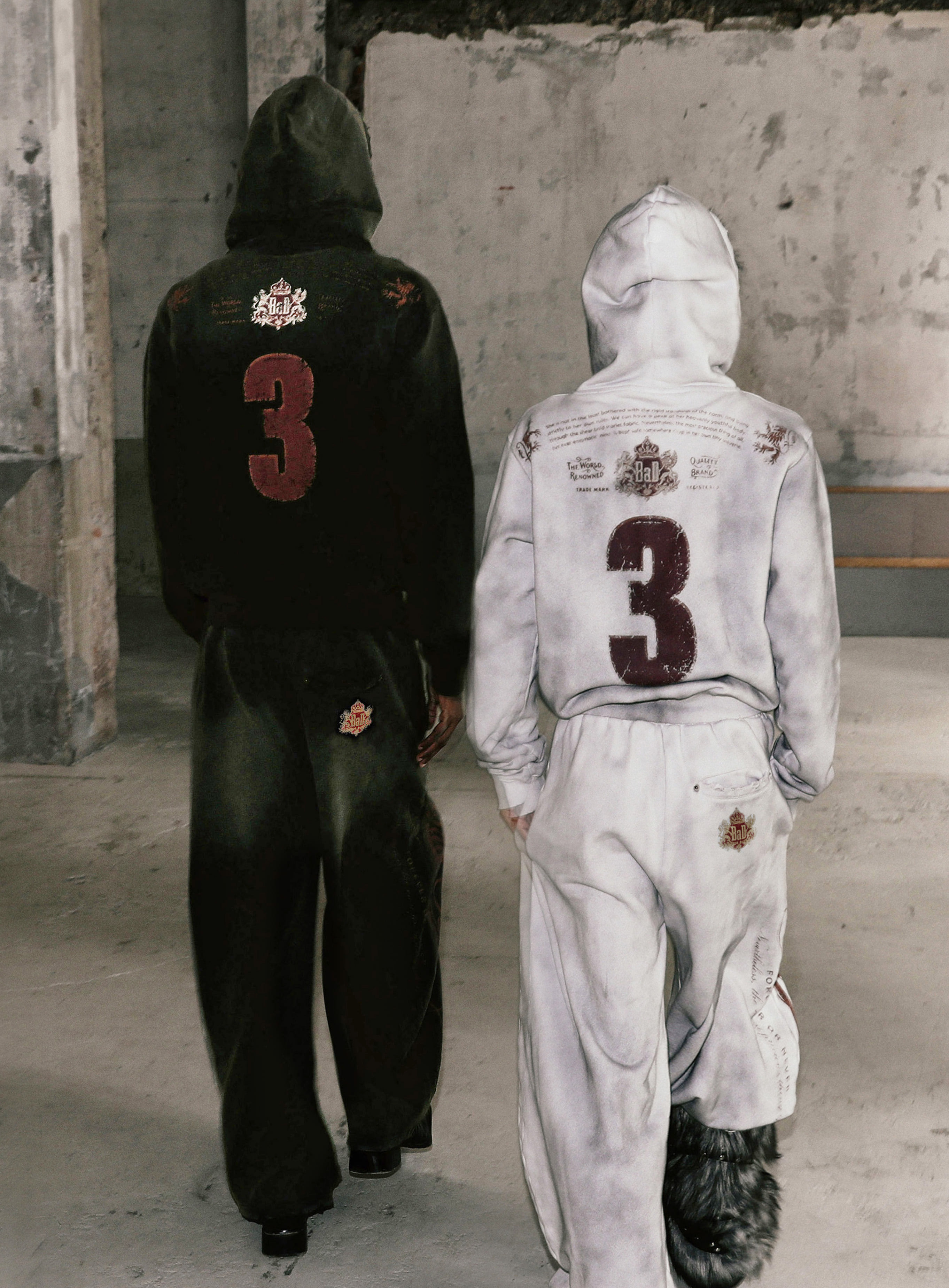 【BADBLOOD】 25FW ROYAL CLASSIC DISTRESSED 2 WAY CURVED JOGGER TROUSERS : 2COLORS