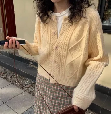 レディース トップス ニット セーター カーディガン フェミニン ボタン ケーブルニット かわいい 大人可愛い きれいめ カジュアル 上品 おしゃれ レトロ エスニック エキゾチック こなれ感