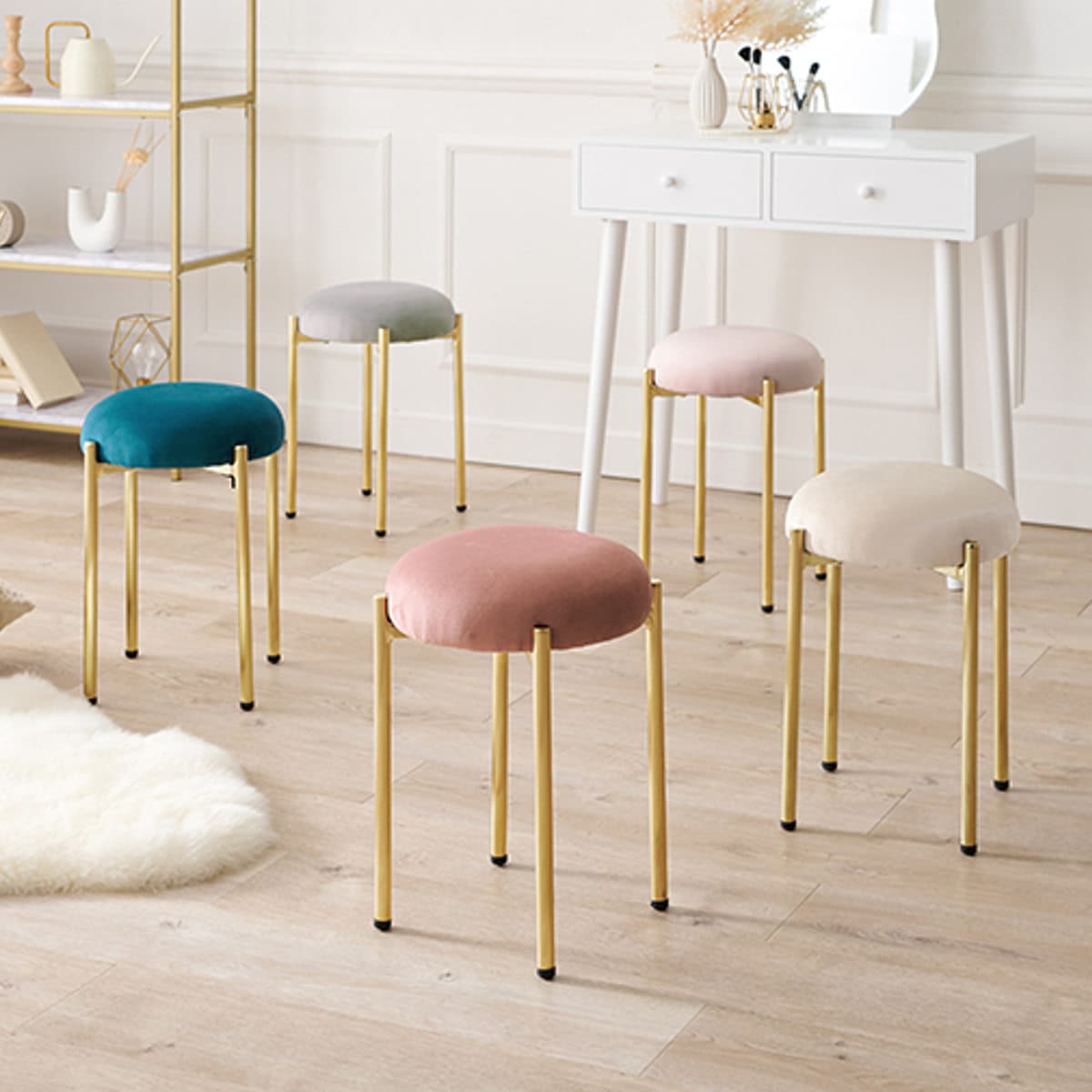 スツール 座面高44cm ベロア調 チェア いす 円形 丸 椅子 ドレッサーチェア スタッキング 傷防止クッション付き コンパクト おしゃれ ゴールド 脚 上品 韓国風 北欧風 完成品 4,582円