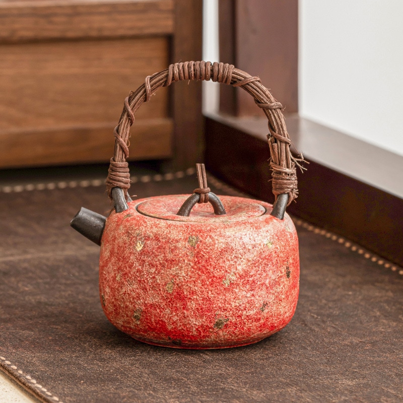 岩石と鉱物の色の陶器のハンドルポットに金が散りばめられており熱くなくお茶を淹れるための絶妙なティーポット家庭用カンフーティーセットフィルターシングルポット