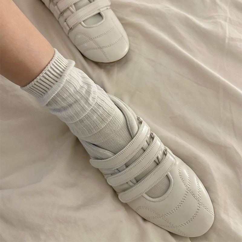 Cowhideバージョン韓国語バージョン女性のための韓国語バージョンshoesベルクロバレエシューズレトロハイケンドカジュアルスポーツシューズ