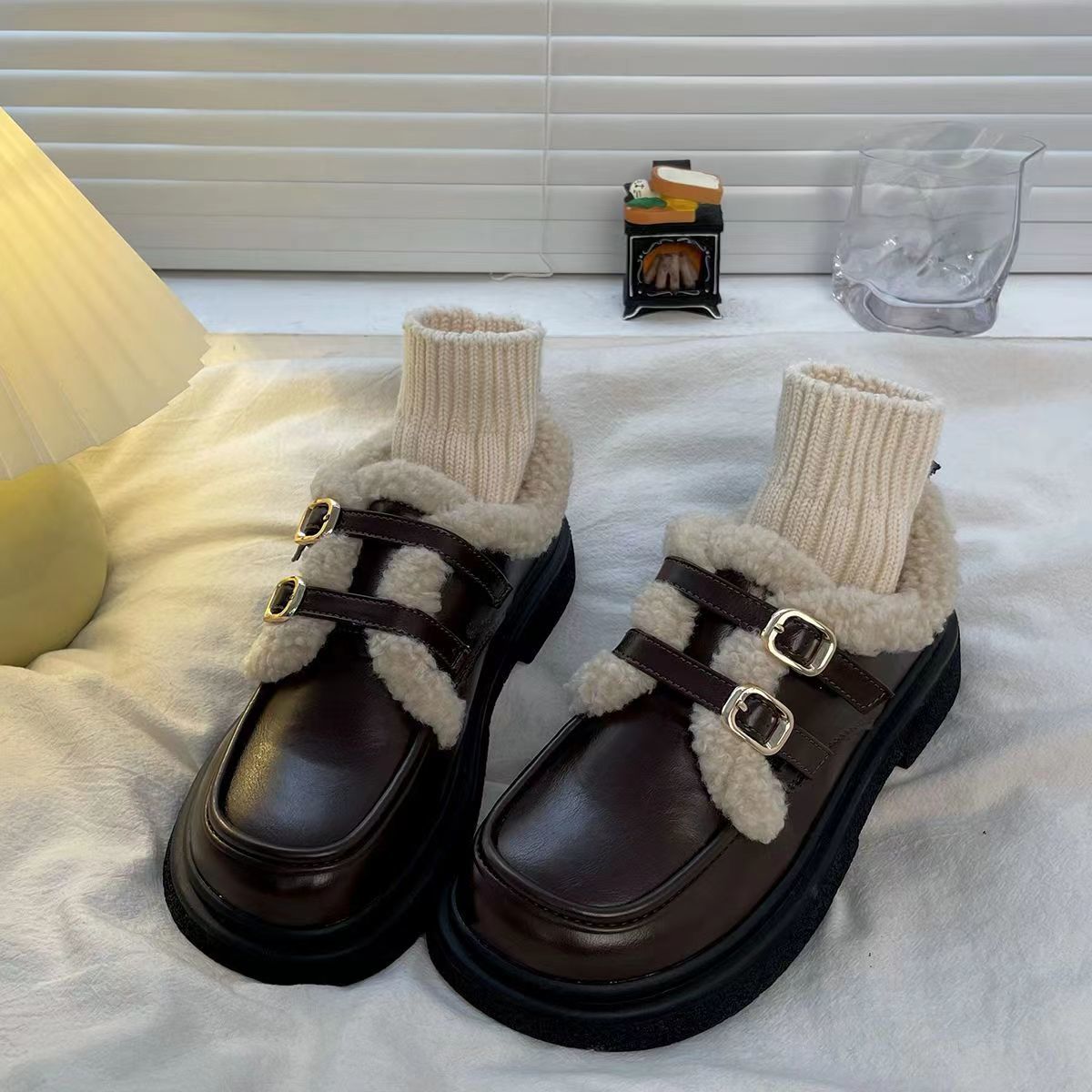 ロングブーツが復活24新ムートンブーツ ショットブーツ 厚底靴 ソックスブーツ 靴 快適性 厚手 フラットシューズ 百掛け おしゃれ 厚底シューズ ショートブーツ