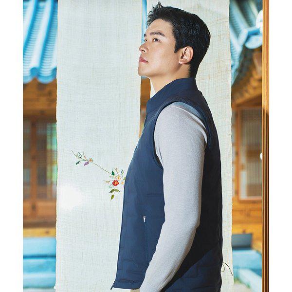 モダンなシームレスダウンベスト CDAAAMV9819