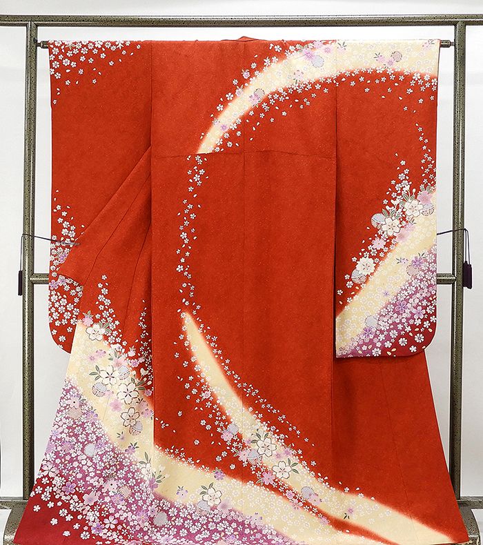 振袖 正絹 桜鈴模様 振袖 美品 リサイクル 着物 15,444円