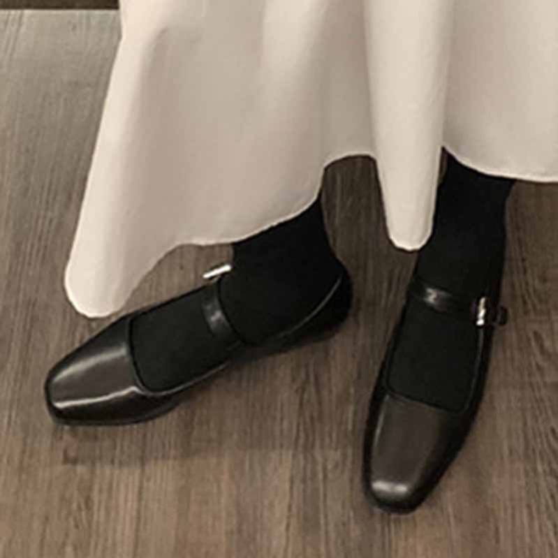 500円OFFクーポン パンプス ストラップ レディース フラットシューズ 春夏 スクエアトゥ 甲浅 ストラップパンプス 通勤 結婚式 オフィス 軽い 歩きやすい フラット ローヒール 大きいサイズ 6,832円