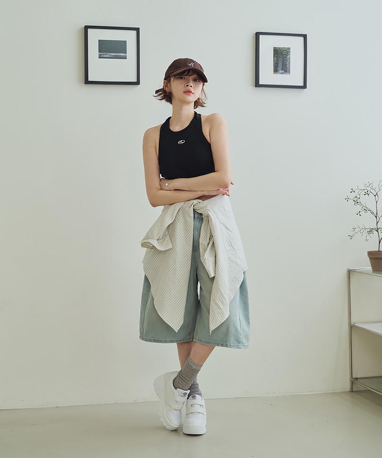 7cmの厚底ベルクロタイプのスニーカーしっかり作りでパンツにもスカートにも合わせやすいデザイン