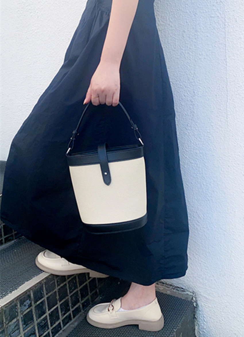 本革通勤ショルダーバッグ　本革トートバッグ　レディースバッグ　軽量バッグ　お洒落なカバン　韓国バッグ　ins人気