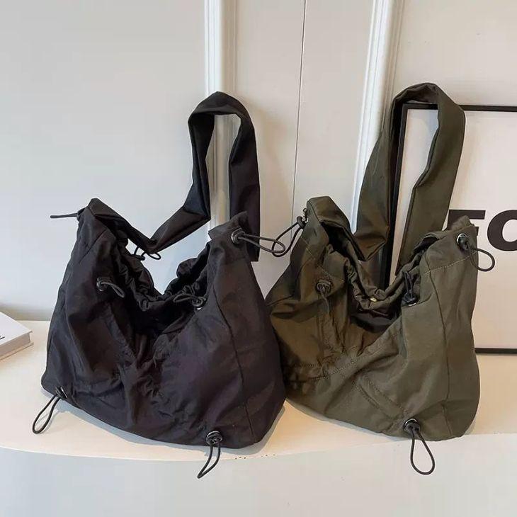 【期間限定】ショルダーバッグ ナイロン ドロスト ドローストリング 巾着 軽量 大容量 【azkss24-200】【予約販売：15-20日】80込