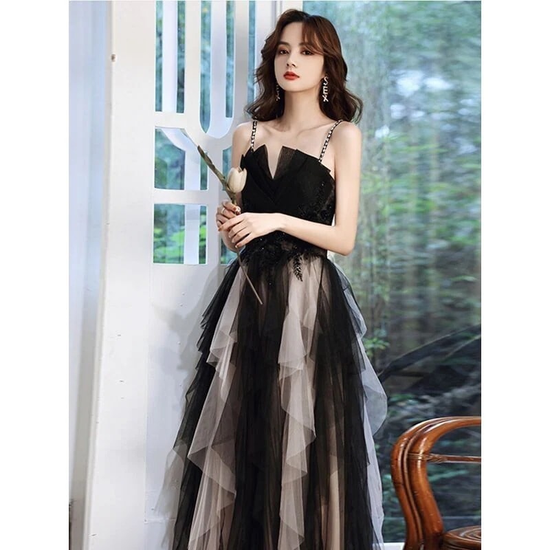 誕生日用の黒のイブニングドレス歳の大人のドレス普段着もできるサスペンダースカート