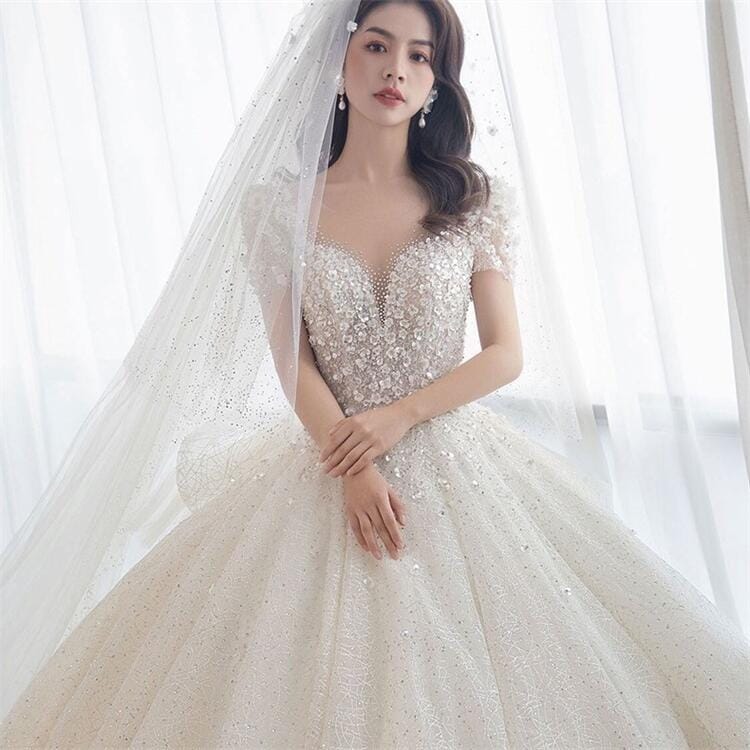 ホワイト ウェディングドレスウェディングドレス 半袖花がら Aライン 編み上げタイプ 撮影 披露宴