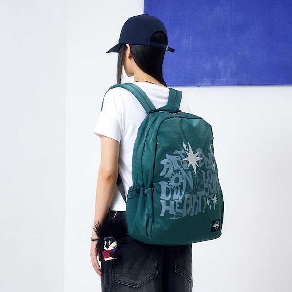 [IUGAMAKARAS]Printed Hidden Pocket Backpack/追跡付 이우가마카라스(IUGAMAKARAS) Printed Hidden Pocket Backpack