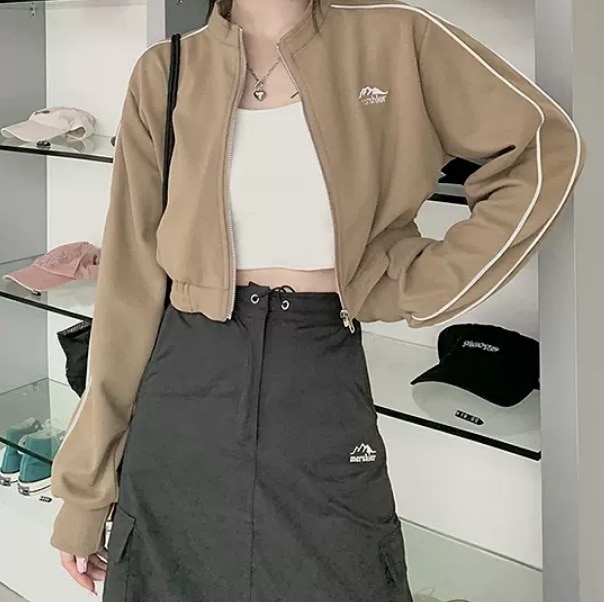 トップス カットソー ジャケット 上着 ショート ショート丈 袖あり 長袖 スリム タイト 細身 かわいい 大人可愛い きれいめ シンプル カジュアル 大人 上品 おしゃれ お洒落 かっこいい レトロ