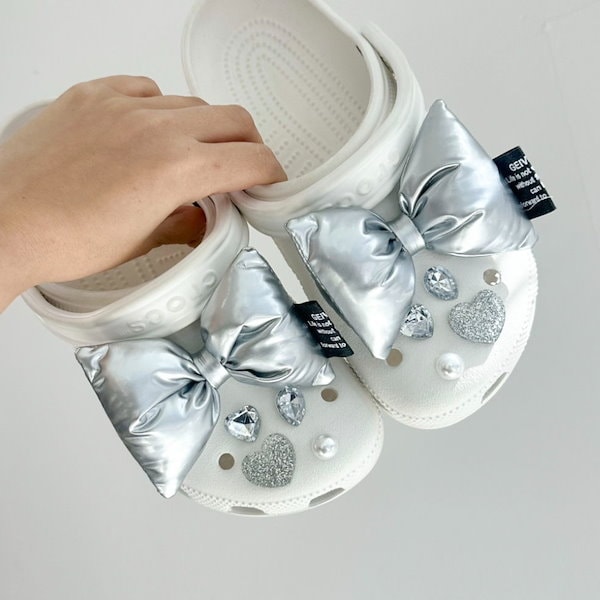 crocs Siren Metallic Bow Clog Silver Metallic 24SS-I