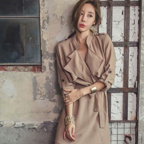 アウター トレンチコート ショート丈 長袖 襟付き ウエストマーク ウエストリボン スカーフ かわいい 大人可愛い きれいめ シンプル カジュアル 大人 上品 おしゃれ 大人可愛い 大人女子