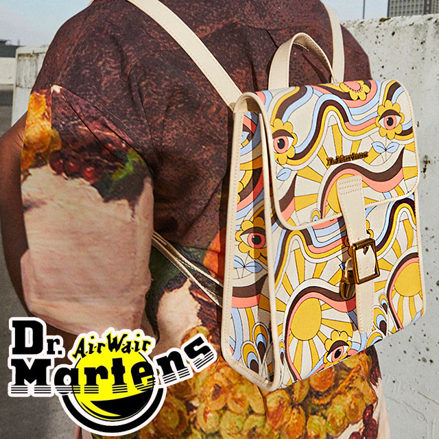 ドクターマーチン リュックサック レディース ミニ バックパック ミニリュック ミニバッグ コンパクト 小さめ サイケ柄 レトロ ポップ 総柄 花柄 ベージュ系 幾何学 カラフル AB053292 D