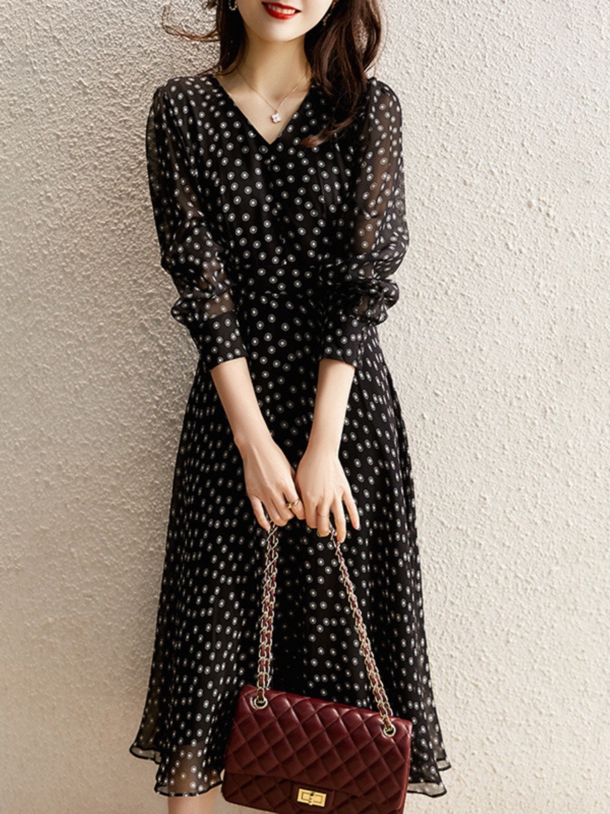 レディース ワンピース ミディアム 長袖 Vネック 水玉 かわいい 大人可愛い きれいめ シンプル カジュアル ガーリー 主役級 存在感 春 夏 秋 10代 20代 30代 デート お出かけ