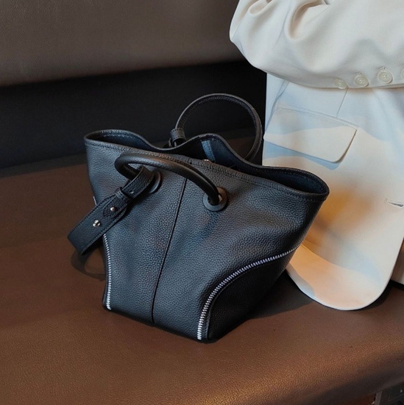 レデイースバッグカバントートバッグかごバッグ2025春新作本革レザー大容量柔らかい4カラー30%までに制限