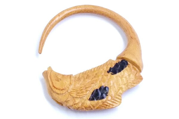 ボディピアス 錦鯉ウッドフック 金属アレルギー対応 8G 00G 木製 ニシキゴイ 削り出し 魚 サカナ 耳 イヤーロブ 太い ラージホール 拡張 天然素材 アジアン koiwpxxxxxxxx 5,266円
