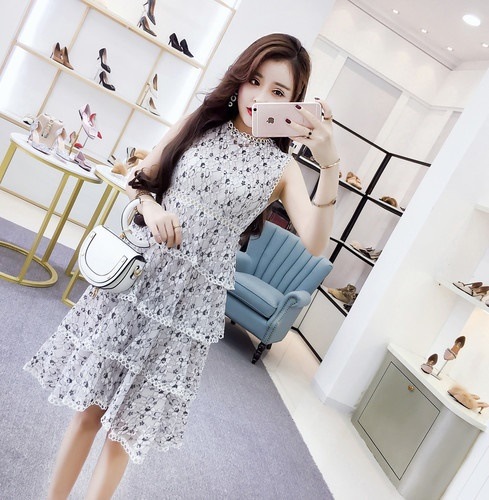 1293．花柄レースフリルワンピース（ピンク） 100,000円