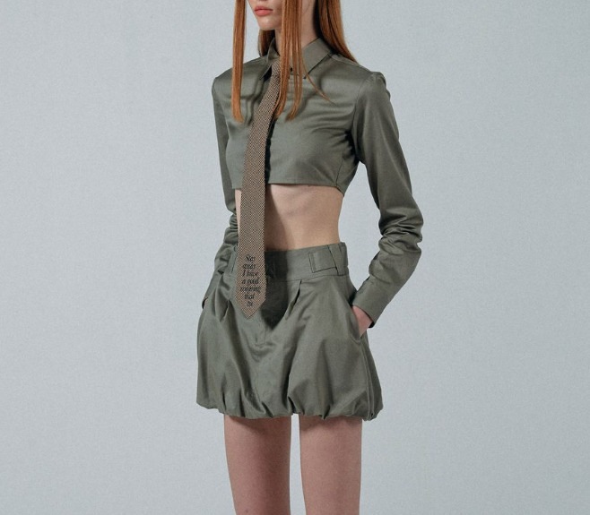 [韓国の人気商品]Slim Crop Shirt Beige