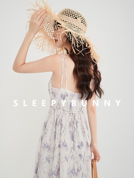 Sleepy Rabbit フレンチAラインシフォン花柄スカート Vネックサスペンダー