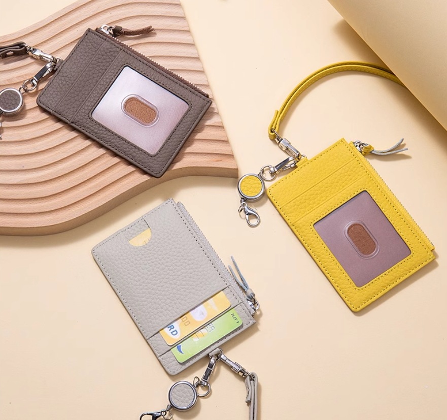 本革ストラップカードホルダー 超薄型 イージープルバックル ワークIDホルダー 小型カードホルダー 多機能 シンプル 首掛けカードホルダー311