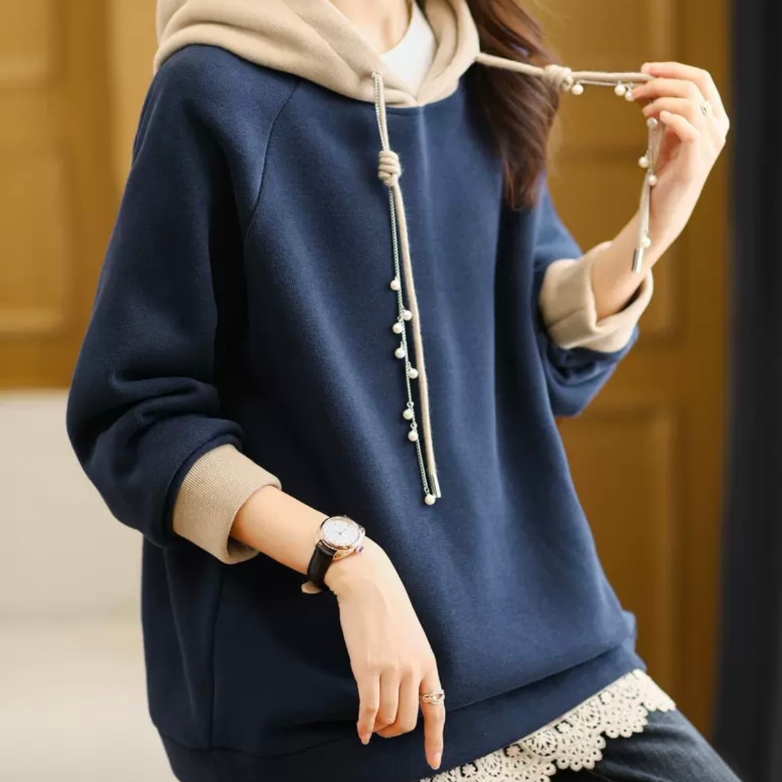 トップス パーカー トレーナー スウェット フード付き レース ビジュー 異素材ミックス レイヤード 袖あり 長袖 萌袖 大人可愛い きれいめ シンプル カジュアル 大人 上品 おしゃれ お洒落 6,273円