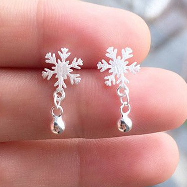 ★秋冬新品  シルバー925 雪揺れるピアス　アレルギ...のサムネイル