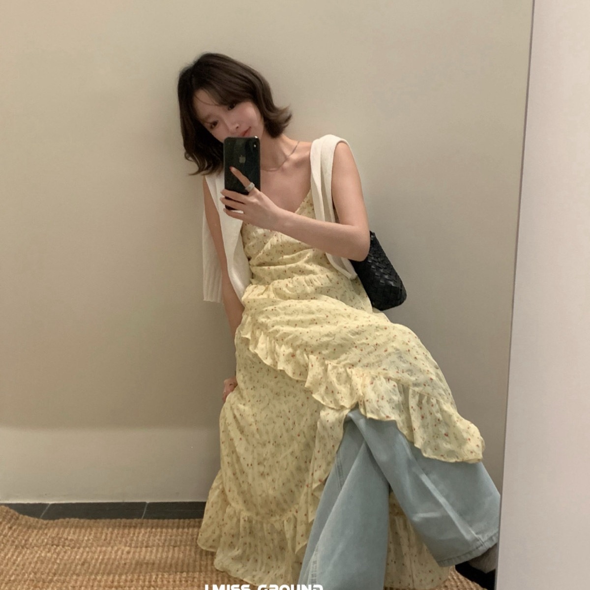 2026 夏の韓国ホリデースタイルレトロ花柄 V ネックミッドレングスサスペンダードレス女性用 R20385