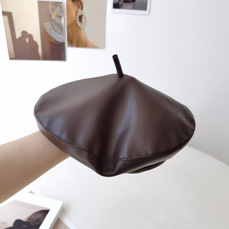 秋冬 コーデ レディース ファッション オシャレ 服 カワイイ シンプル 大人カワイイ 大きいサイズ 黒 PU エコ レザー ベレー帽 レトロ 画家帽子 韓国スタイル カボチャ 帽子