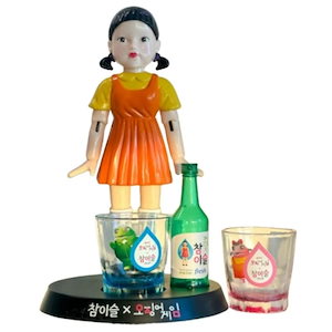 新品　イカゲーム チャミスル コラボ ヨンヒ フィギュア グラス　ブルー　4個 楽天市場】イカゲーム [ フィギュア ] [ 焼酎グラス ] ヨンヒ 酒