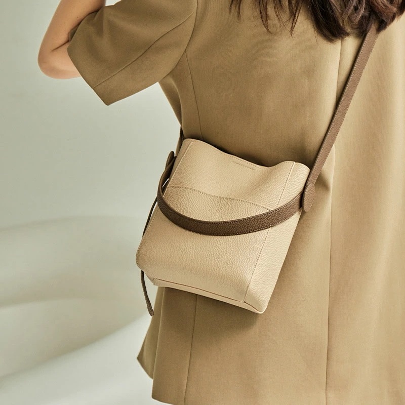 本革/2way/軽量レディース ミニショルダーバッグ スマホポケット付き ななめ掛け コンパクト ズッケロ