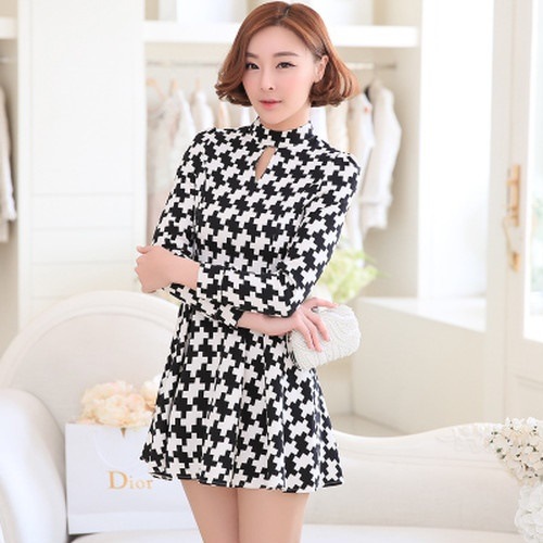 1034.クールな長袖ミニ丈Ａラインドレス（ハングトゥース）