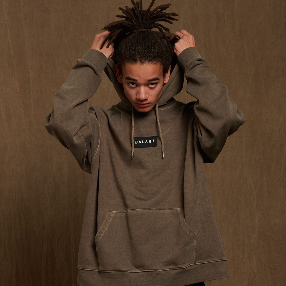 ピグメント シリコン ラブル フードTシャツ - ブラウン